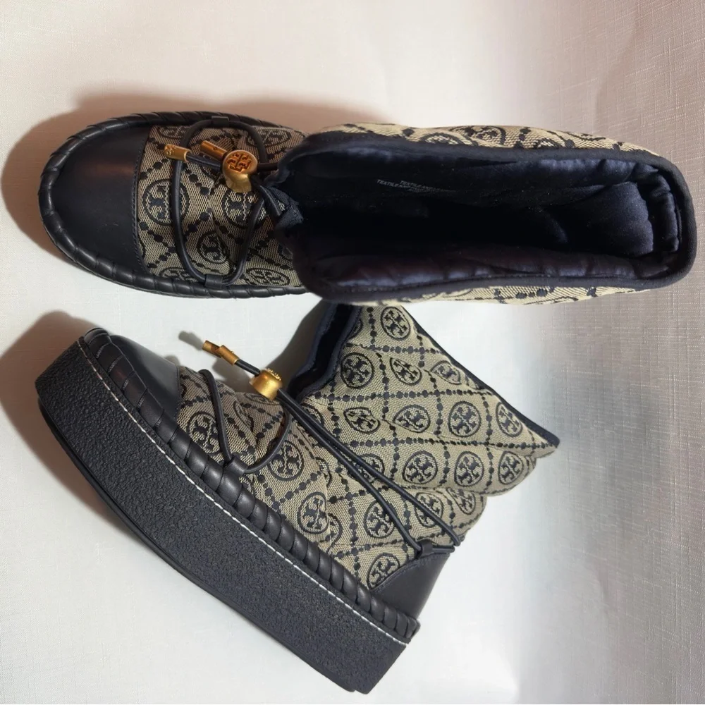NIB Tory Burch T logo booties in blue Size: 7